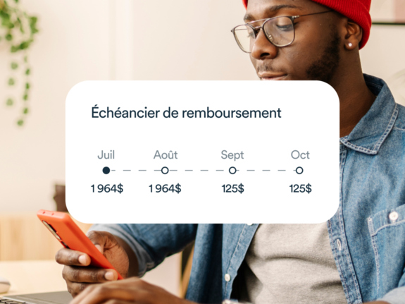 Un homme tenant un téléphone