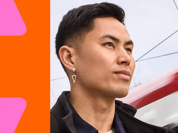 Visuel de la semaine de la PME. Mosaique de carré bleu, vert et rose aussi que de photos d'entrepreneurs canadiens.